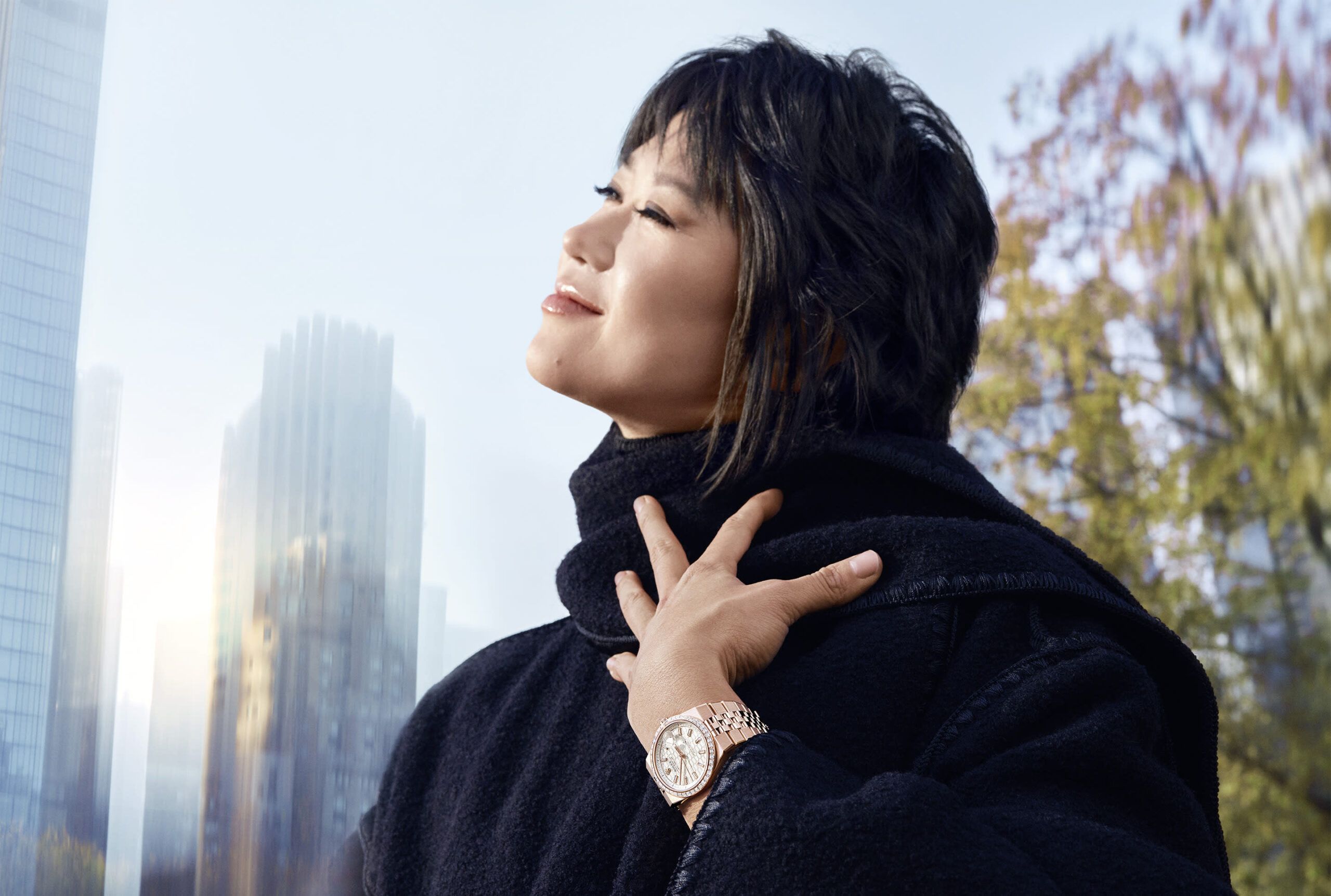 Yuja Wang mit der Uhr an ihrem Handgelenk